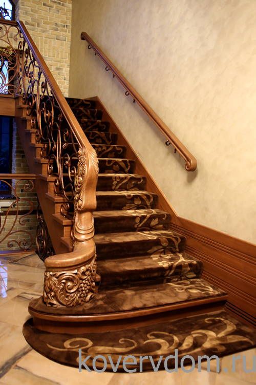 Ковровая дорожка ручной работы на лестницу Ковровая дорожка ручной работы на лестницу