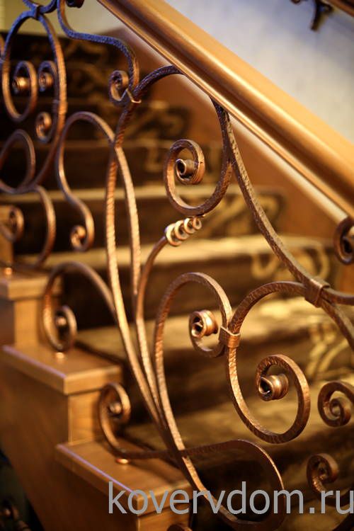 Ковровая дорожка ручной работы на лестницу Ковровая дорожка ручной работы на лестницу